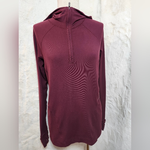 Lululemon Warm Stabilizer 1/2 Zip HoodieGarnet. Size 4 - Picture 10 of 16